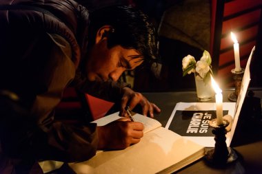 Paris terörist attac kurbanlarına haraç toplama