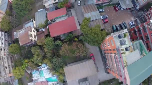 Vista aérea de una zona residencial en Katmandú — Vídeo de stock