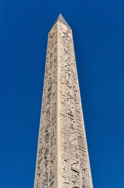 Luksor Dikilitaşı Paris