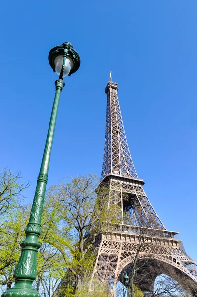 De Eiffeltoren in Parijs — Stockfoto