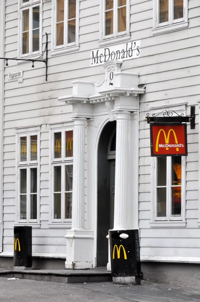 Restaurante McDonald 's en Bergen, Noruega — Foto de Stock