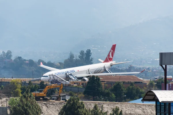 Turkse luchtvaartmaatschappijen Airbus crash in Kathmandu airport — Stockfoto