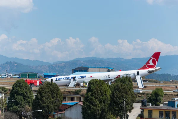 Turkish Airlines Airbus havárie na letišti v Káthmándú — Stock fotografie