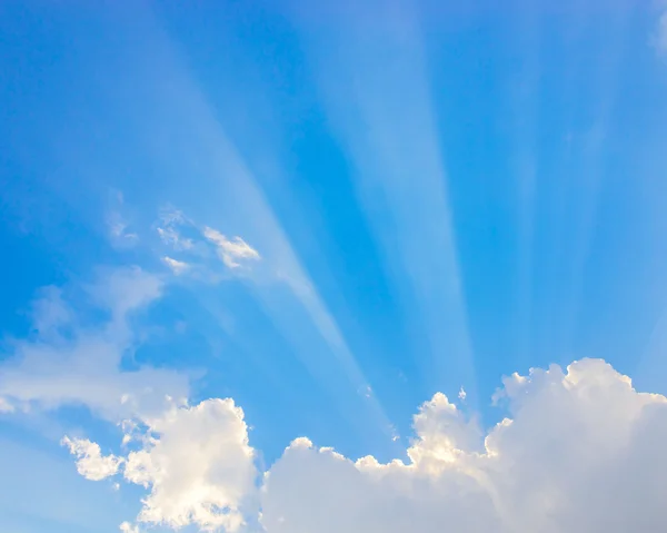 Sunrays passing through clouds — Stock Photo, Image