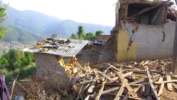 Nepal deprem sonrası hasarlı evleri — Stok video