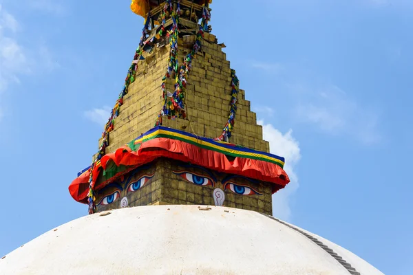 Pequenos danos em Boudhanath stupa — Fotografia de Stock