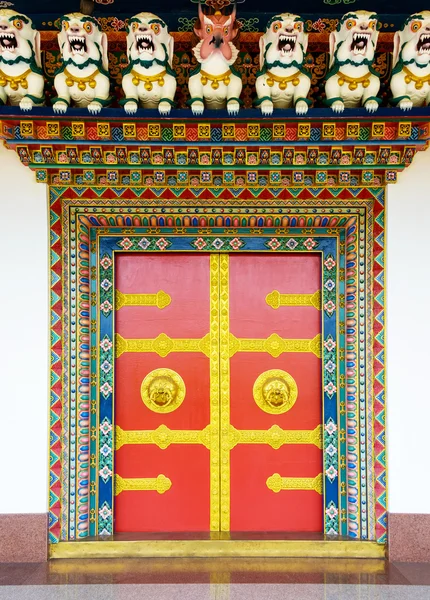 Buddhist monastery door in Nepal — Stockfoto