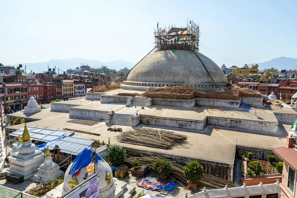 Nepal terremoto dañado Boudhanath stupa — Foto de Stock