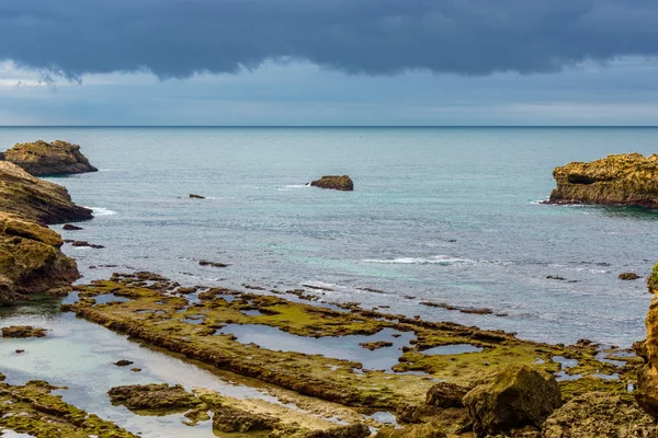 Stürmisches Wetter über einer Küstenlandschaft — Stockfoto