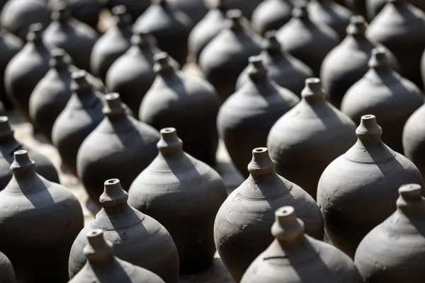 Pottery drying in the sun in Bhaktapur — Stock Photo, Image