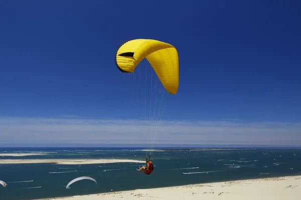 Paragliding on the Dune du Pilat — Stock Photo, Image