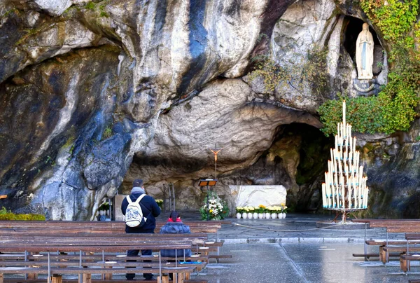 ルルド オートの洞窟の眺め Pyrnes France — ストック写真