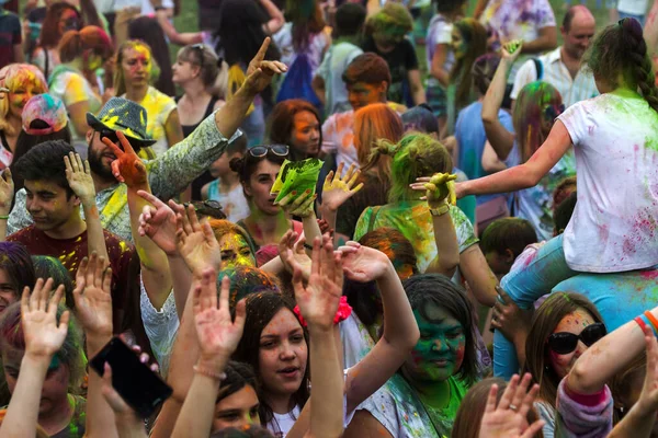 Krasnodar Russia Maj 2018 Festiwal Kolorów Tradycyjny Indyjski Festiwal Holi — Zdjęcie stockowe