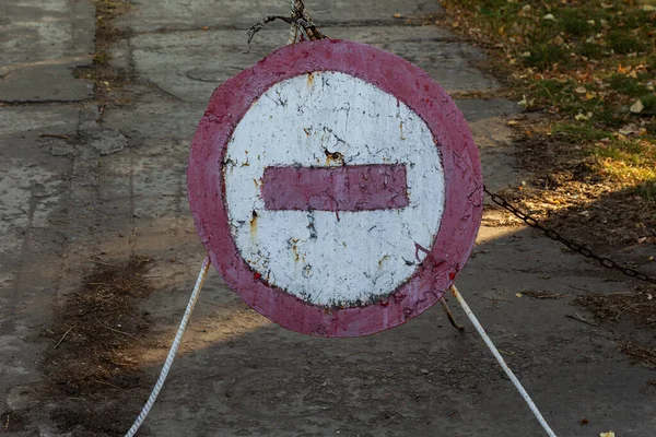 Old Cracked Shabby Road Sign Passage Closed Brick Road Sign — Stock Photo, Image