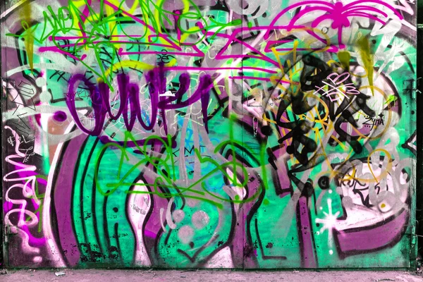 Güzel Sokak Sanatı Grafitileri Şehrin Duvarlarına Soyut Yaratıcı Renkler Çiziyor — Stok fotoğraf