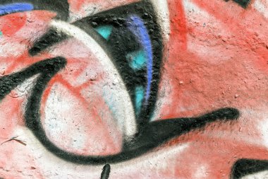 Güzel sokak sanatı grafitileri. Şehrin duvarlarına soyut yaratıcı renkler çiziyor. şehir çağdaş kültürü