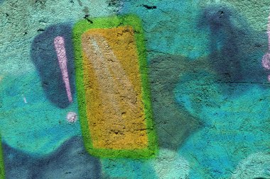 Güzel sokak sanatı grafitileri. Şehrin duvarlarına soyut yaratıcı renkler çiziyor. şehir çağdaş kültürü