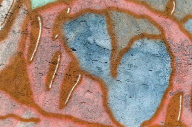 Güzel sokak sanatı grafitileri. Şehrin duvarlarına soyut yaratıcı renkler çiziyor. şehir çağdaş kültürü