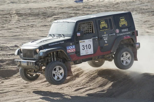 Off-road truck competing in a desert rally — Stock Photo, Image