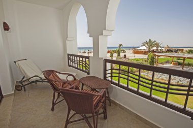 Bir tropikal resort otel balkonundan görüntülemek