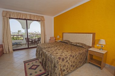 Balkon bir lüks otel yatak odası iç