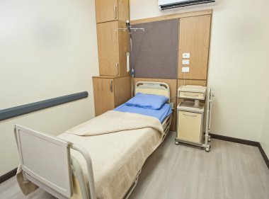 Bir özel hastane koğuşunda odanın iç