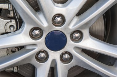 Araba lastik üzerinde tekerlek hub closeup