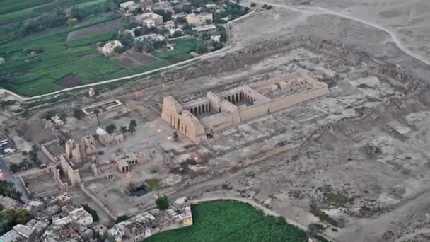 Luchtfoto van Egyptische tempel in Luxor, Egypte — Stockvideo