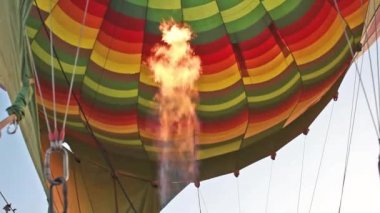 Sıcak hava balon Gaz yakıcı tarafından dolu