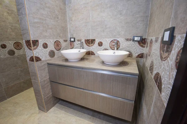 Design Interiores Uma Casa Banho Show Luxo Com Pia Armário — Fotografia de Stock