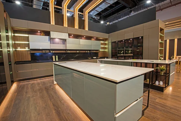 Interiér Design Výzdoba Ukazuje Velké Moderní Kuchyně Ostrovem Skříně Luxusním — Stock fotografie