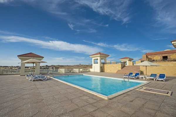 Velký Střešní Bazén Luxusním Tropickém Hotelovém Resortu — Stock fotografie