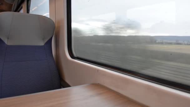 Gezicht Het Interieur Een Verlaten Lege Pendeltrein Met Rijen Stoelen — Stockvideo