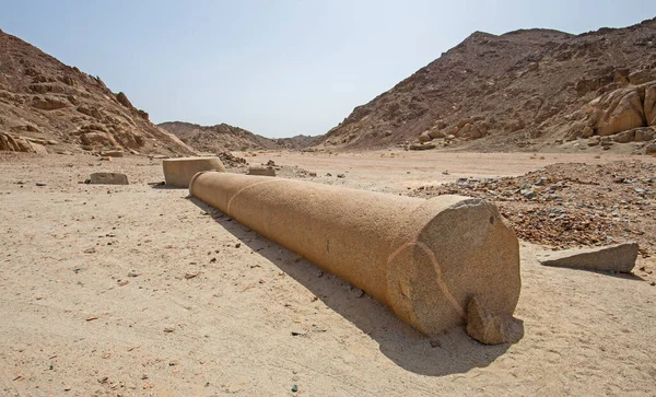 Pohled Starý Opuštěný Sloup Římském Lomovém Městě Mons Claudianus Egyptské — Stock fotografie