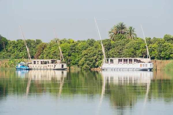 Gran Crucero Lujo Tradicional Egipcio Dahabeya Río Amarrado Orilla Del — Foto de Stock