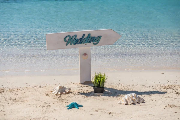 Крупный План Свадебного Знака Тропическом Острове Песчаный Пляж Рай Океаном — стоковое фото
