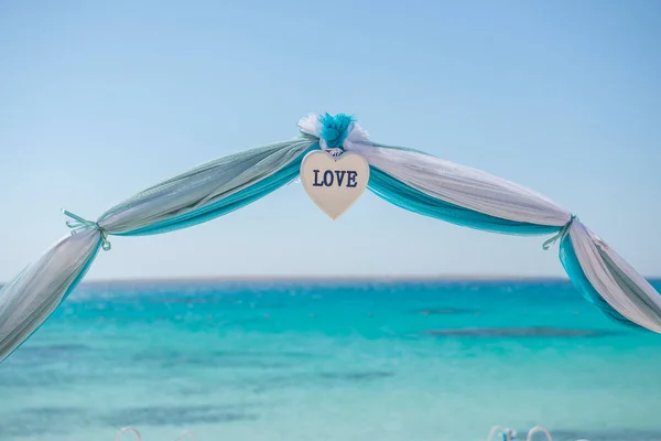 Setup Wedding Day Marriage Aisle Drapes Arch Sandy Tropical Beach — Stock Photo, Image