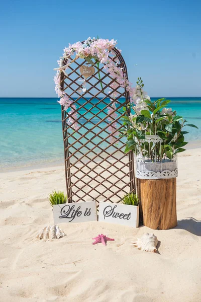 Closeup Wedding Sign Decorations Tropical Island Sandy Beach Paradise Ocean — Stock Photo, Image