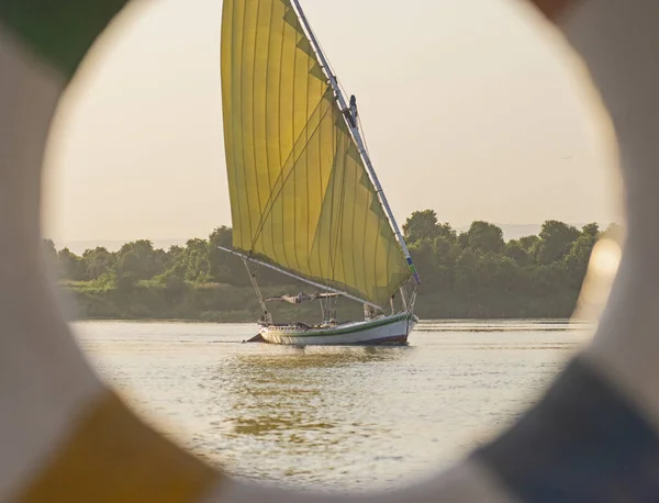 Tropical River Bank Traditional Sailing Felluca Boat Water Framed Circular — Stock Photo, Image