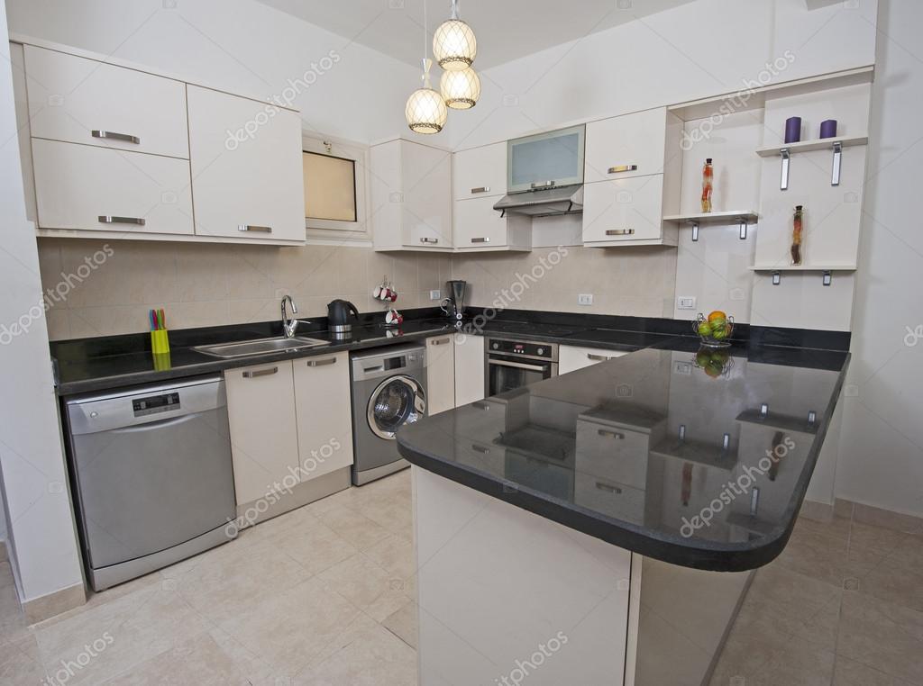 Cocina en apartamento de lujo — Foto de stock © paulvinten #52839971