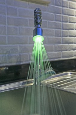 süslü iluminated musluk mutfak