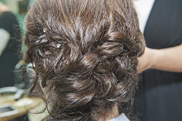 Primer plano de las mujeres peinado del cabello — Foto de Stock