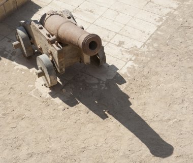 Bir Osmanlı Kalesi, eski canon