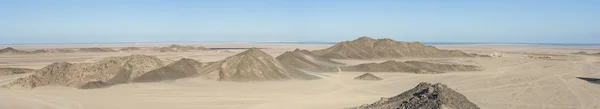 Rocky desert landscape with mountains — Stock Photo, Image