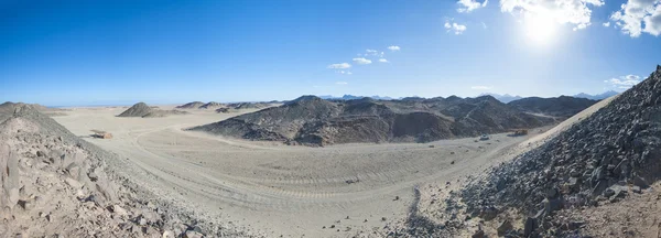 Rocky desert landscape with mountains — Stock Photo, Image