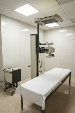 Bir hastanede röntgen cihazı
