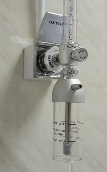 Close-up van zuurstof debietmeter in ziekenhuis — Stockfoto