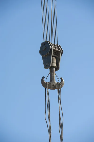 Großer Haken am Industriekran — Stockfoto