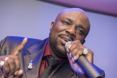 siyah Afrika erkek şarkı canlı