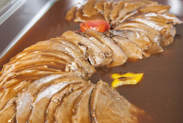 Sliced roast beef in gravy at a buffet — Stock Photo, Image